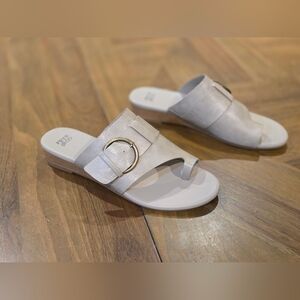 Frye and Co. Quincy Slide Buckle Sandals Sz 9 M Gray Taupe Color Summer Fun